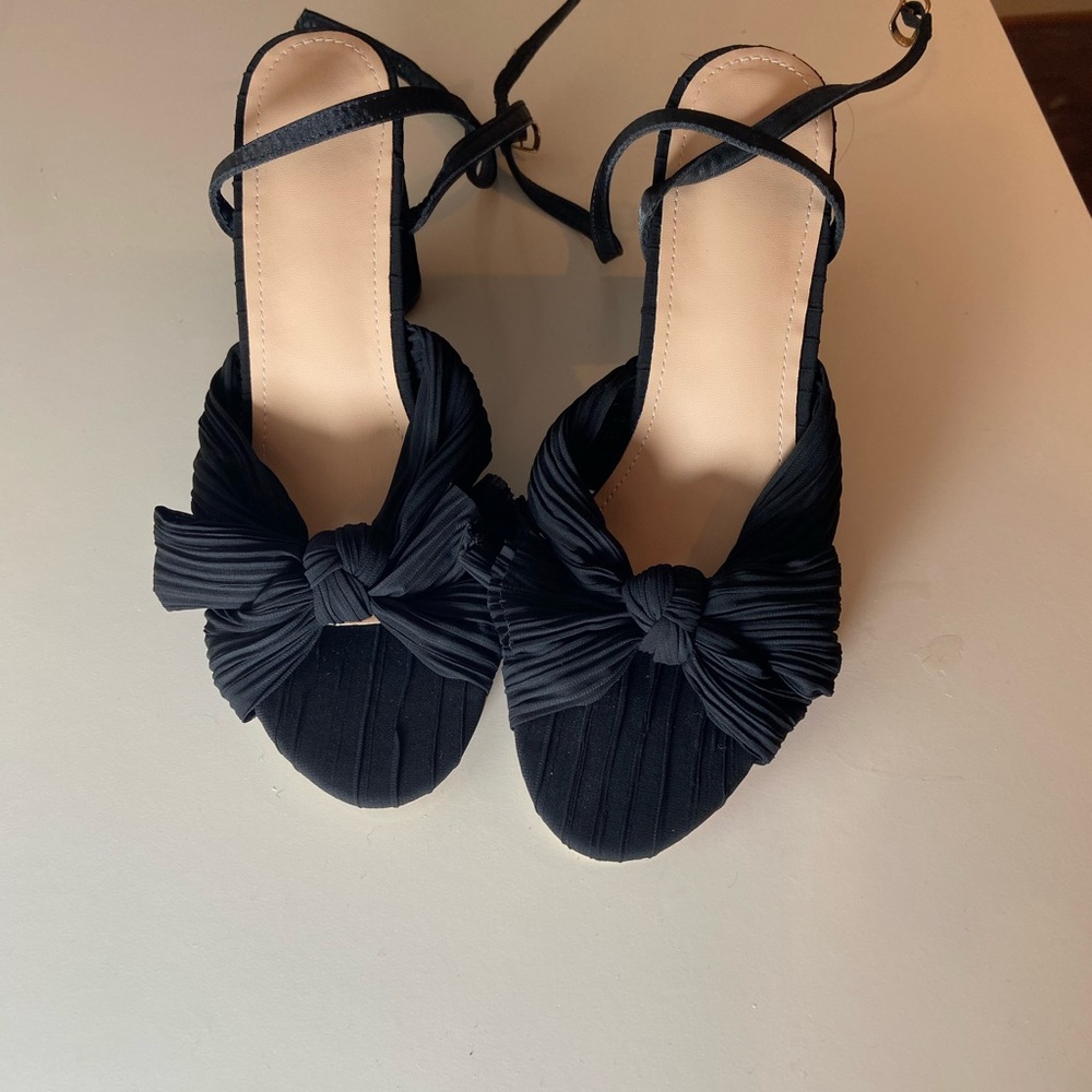 Elegant Black Strappy Sandals with Bow